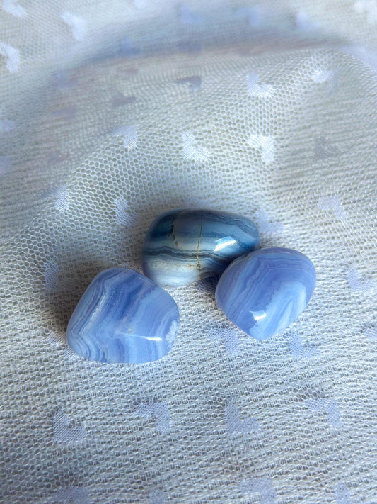 Chalcedoon Trommelsteen – Zachte Helderheid